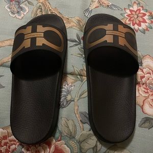 Salvatore ferragamo sandals wore two time still new